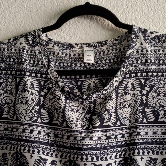 5/$25 Old Navy Blouse - Picture 3 of 4